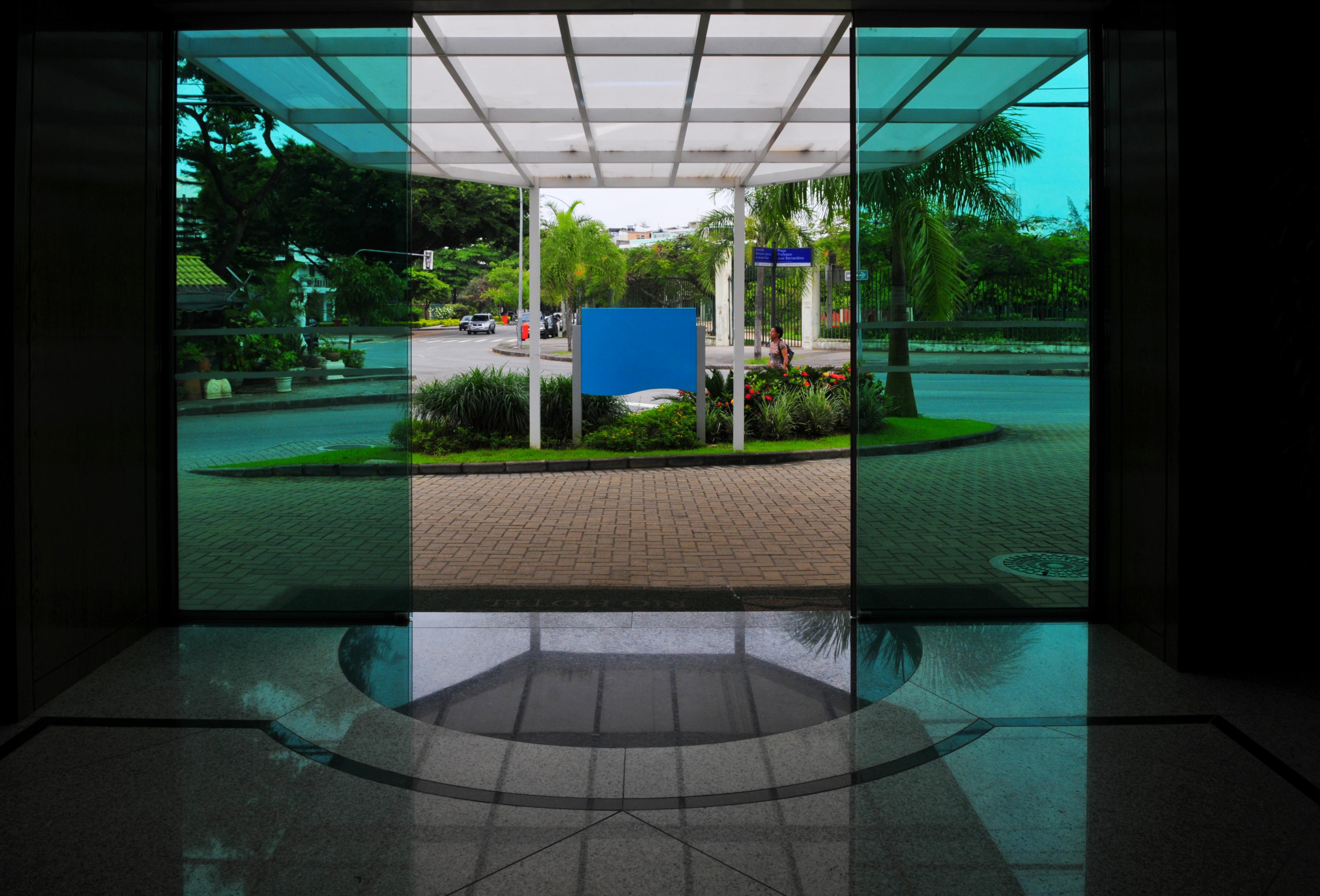 image-housing-carousel