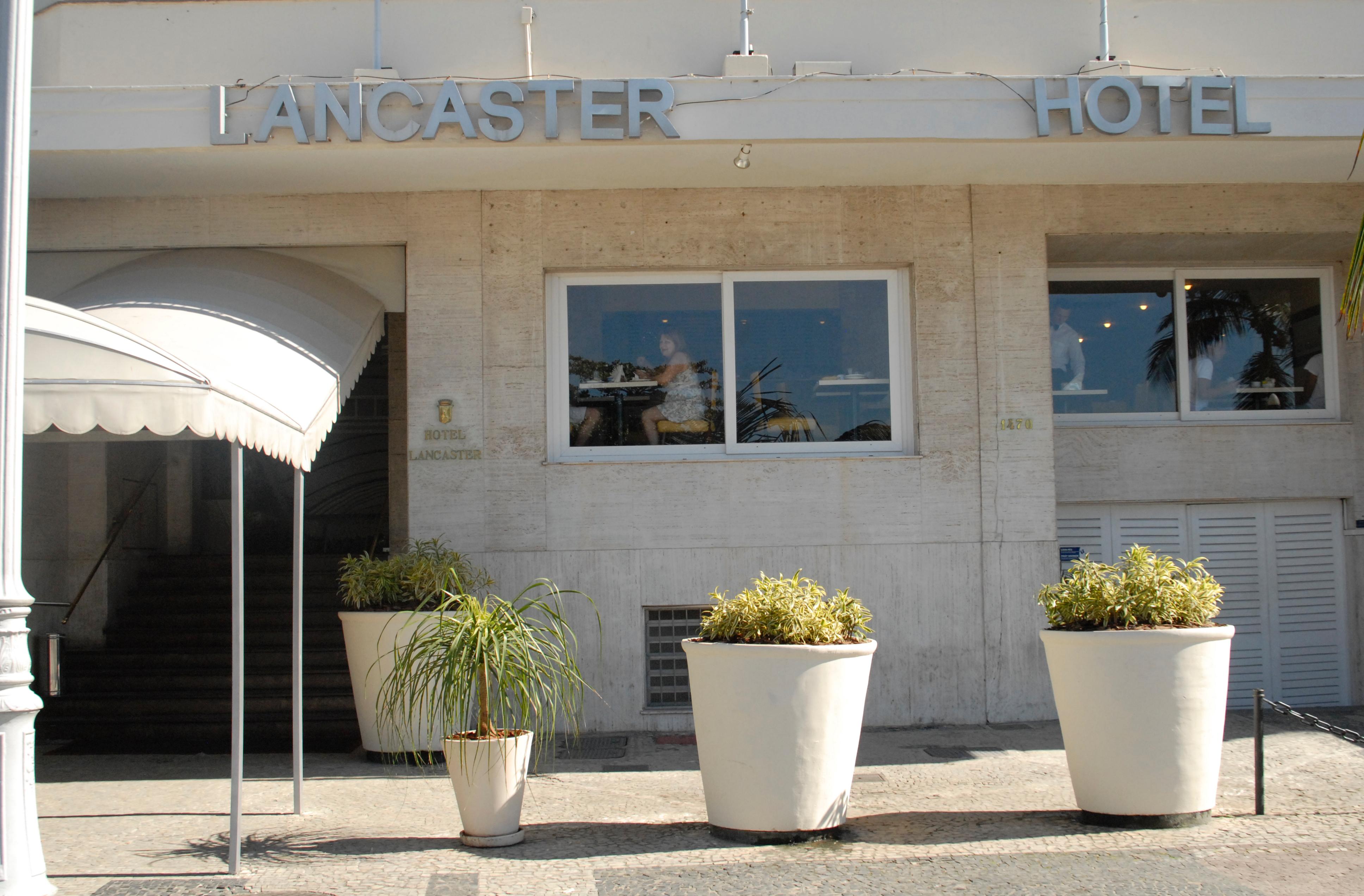 image-housing-carousel