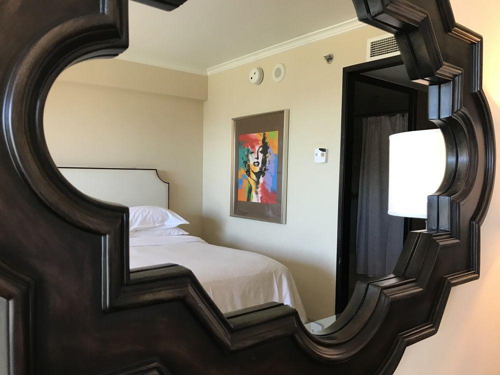 image-housing-carousel