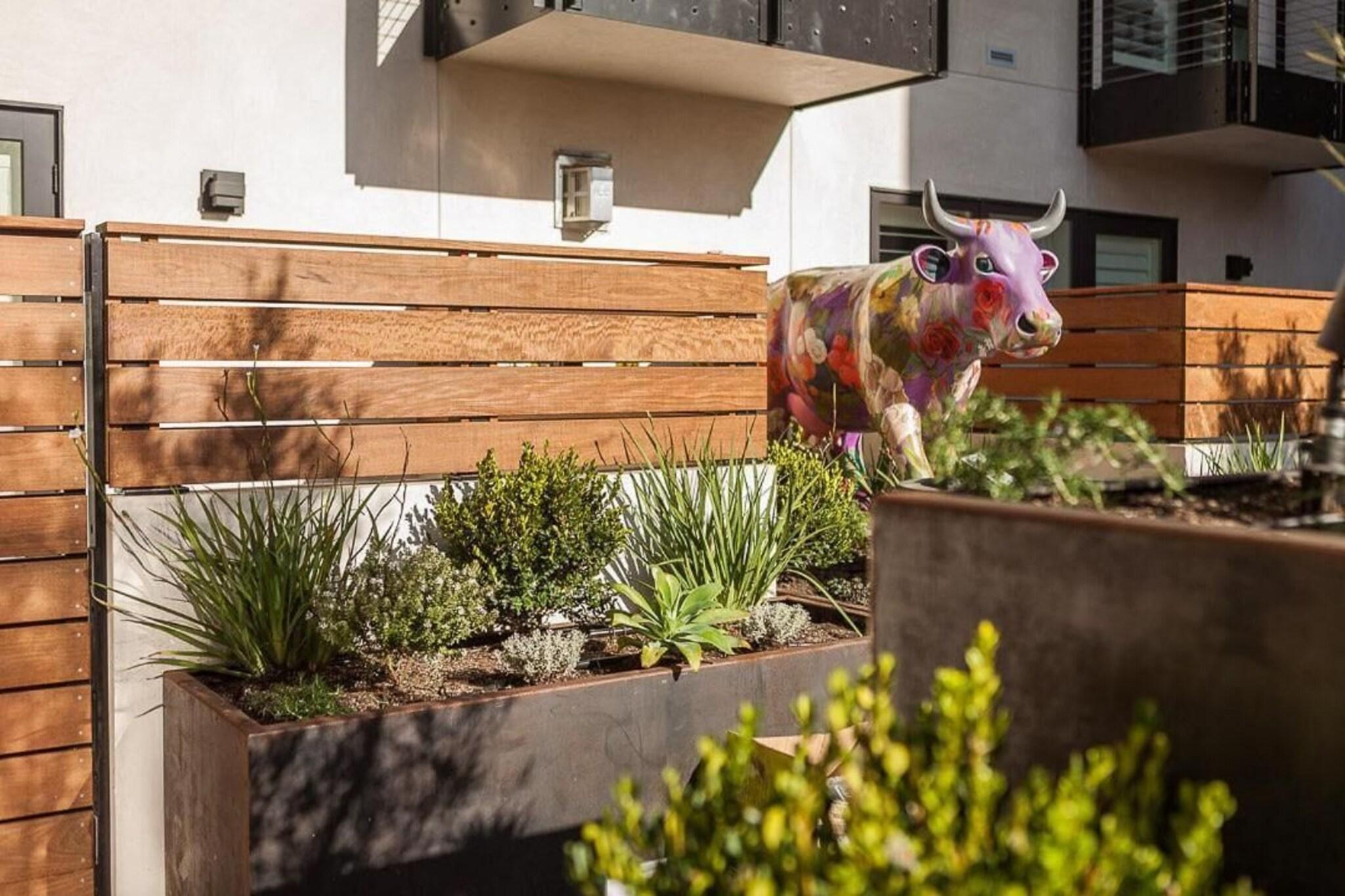 image-housing-carousel