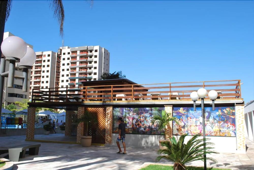 image-housing-carousel