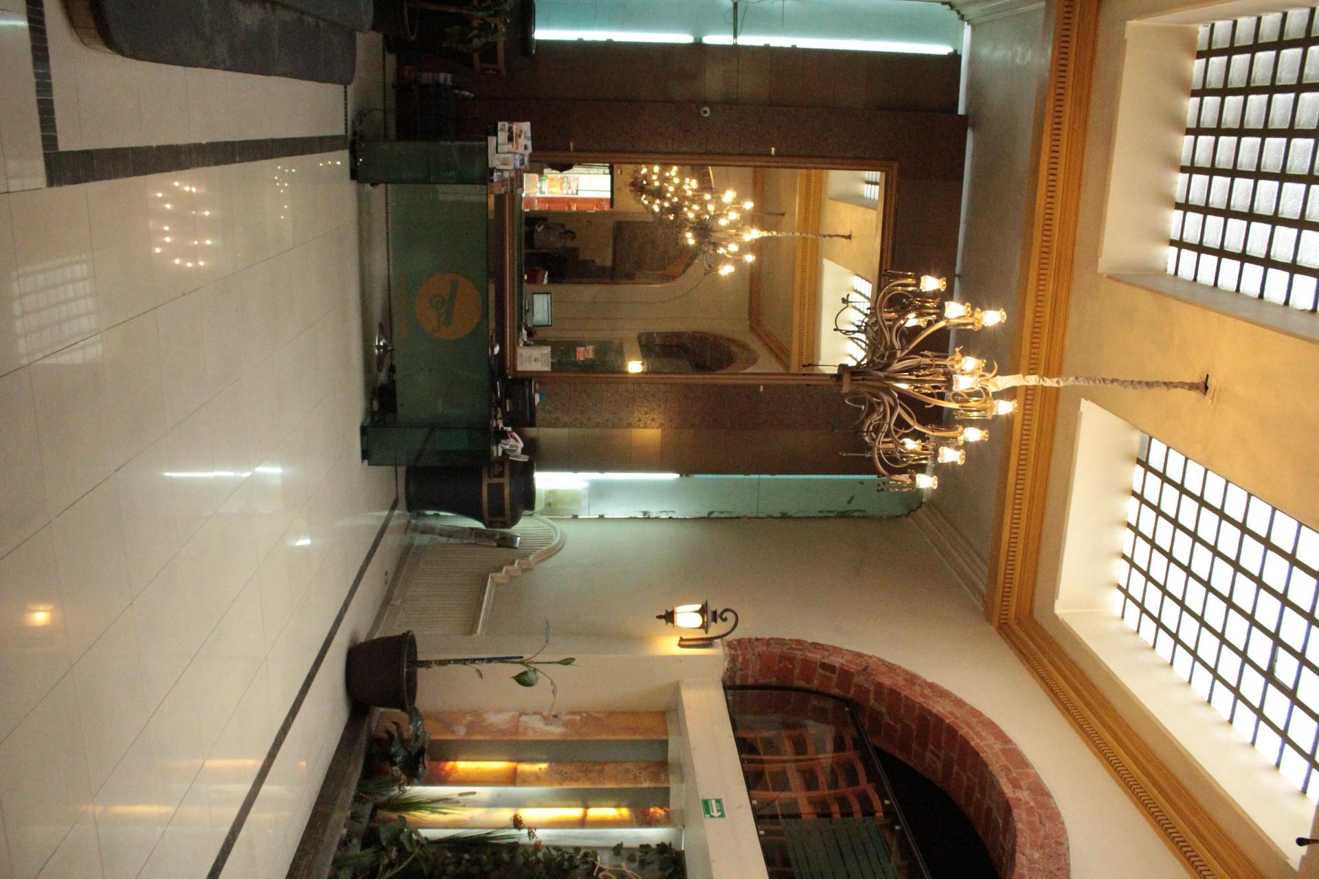 image-housing-carousel