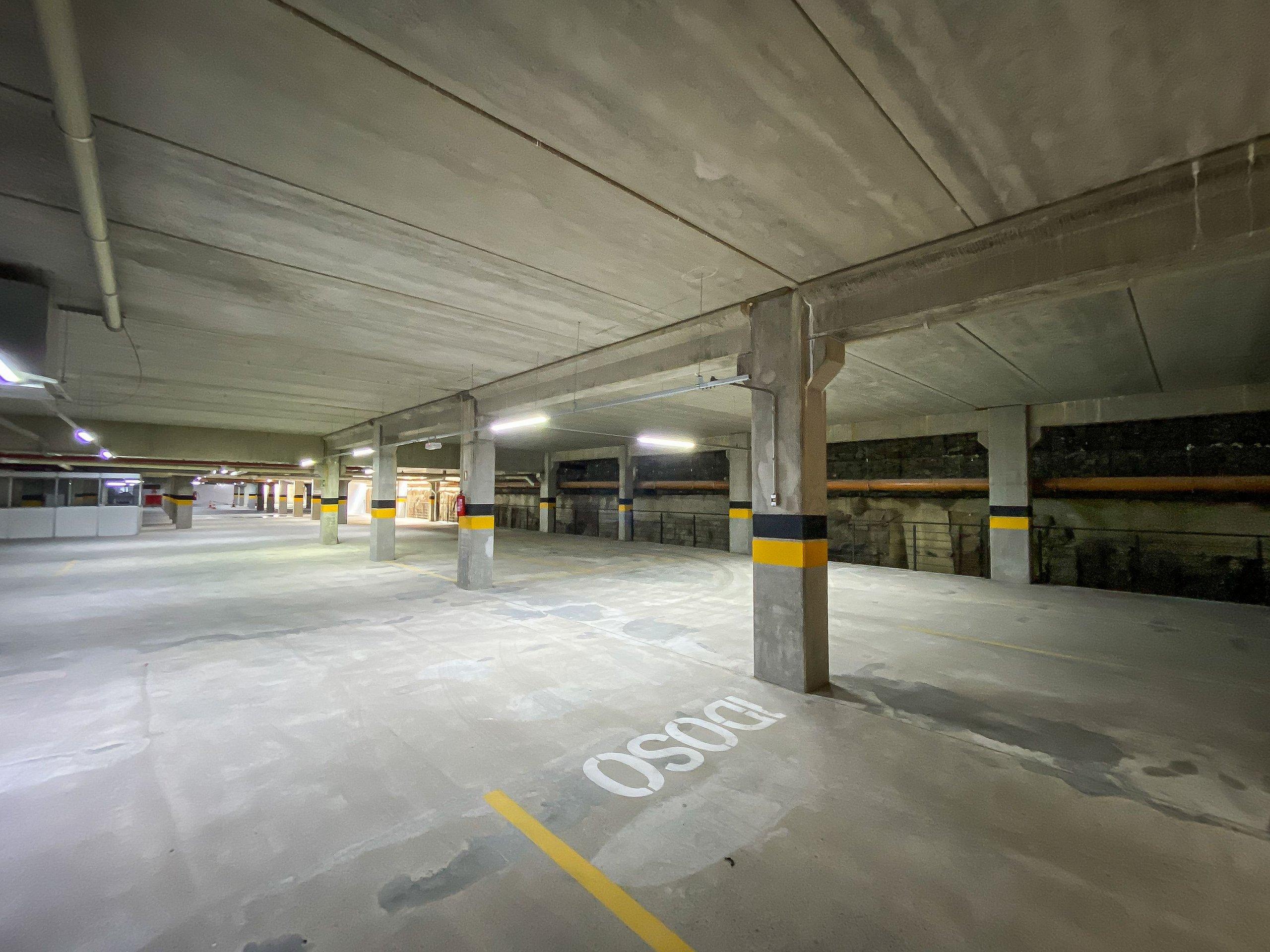 image-housing-carousel