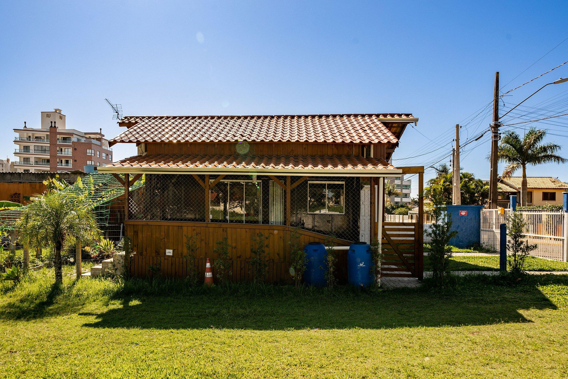 image-housing-carousel