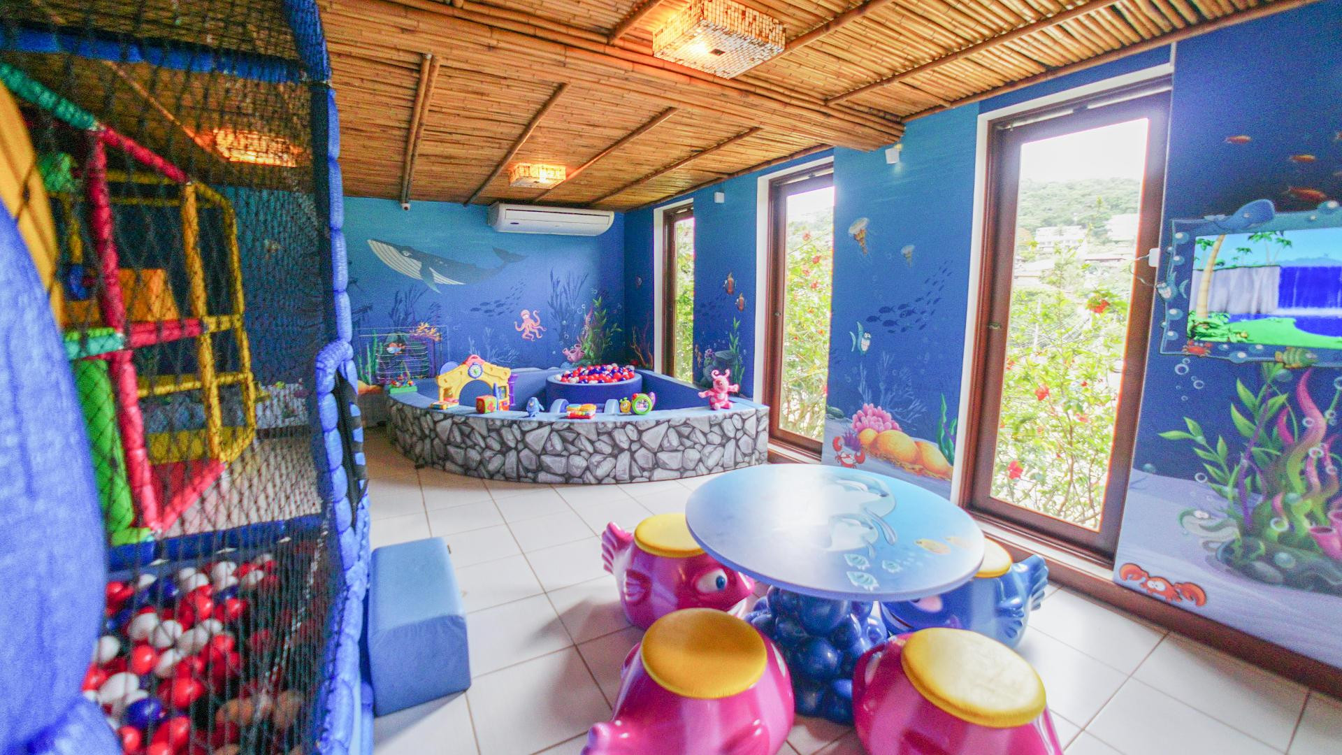 image-housing-carousel