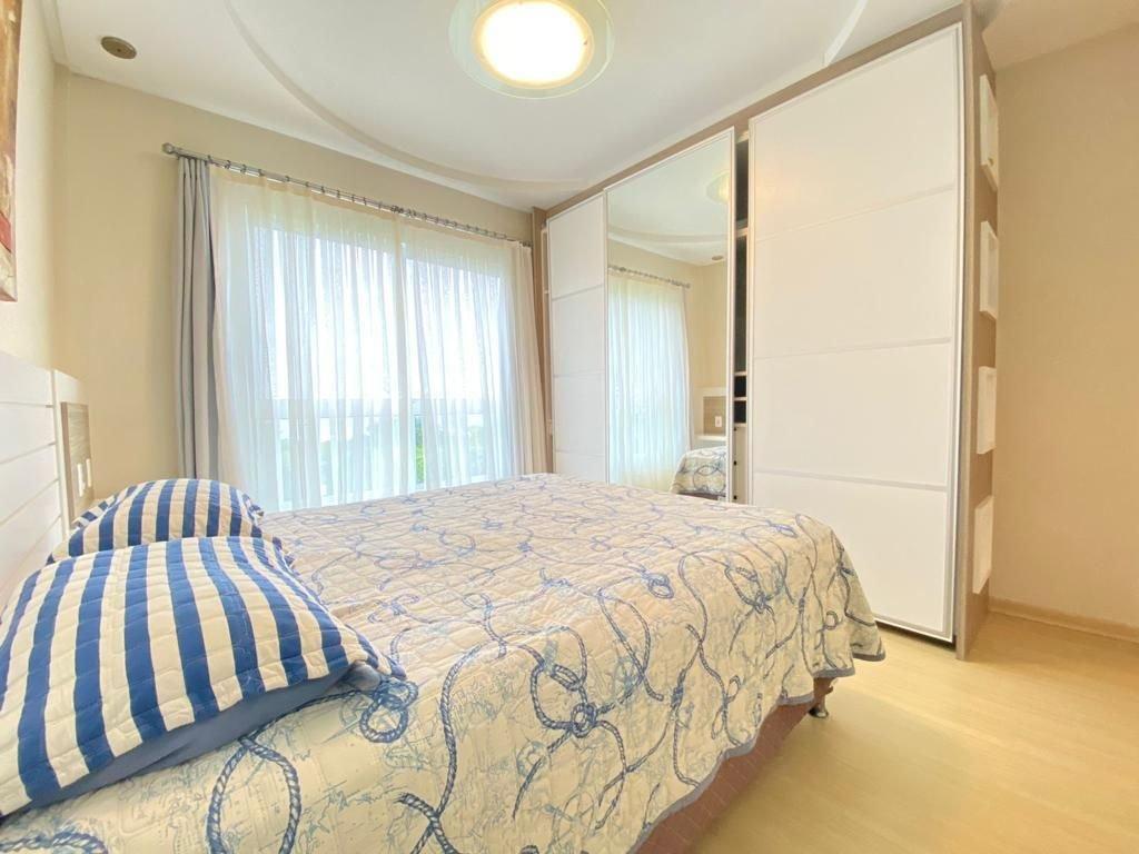 image-housing-carousel