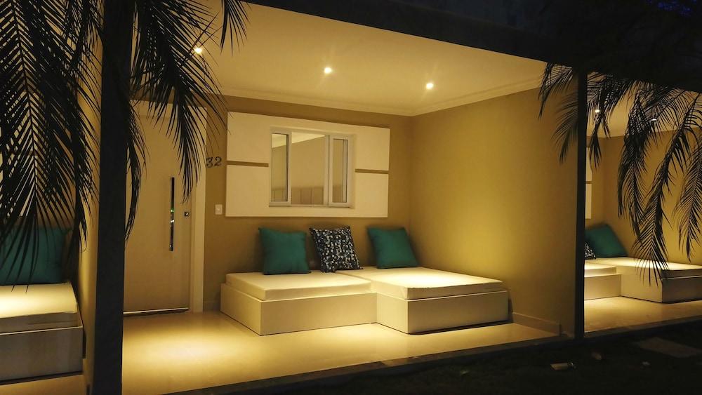 image-housing-carousel