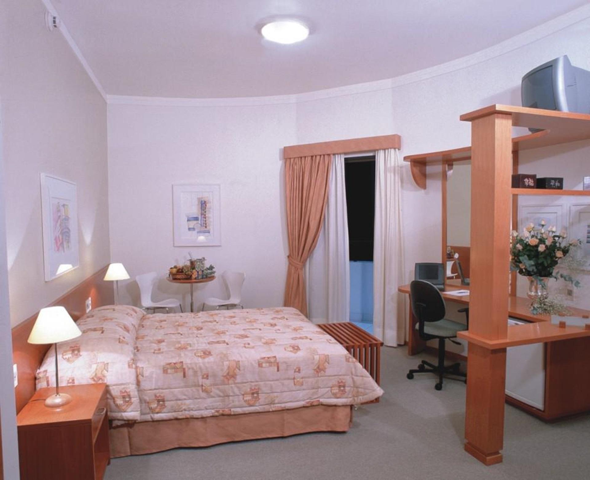 image-housing-carousel