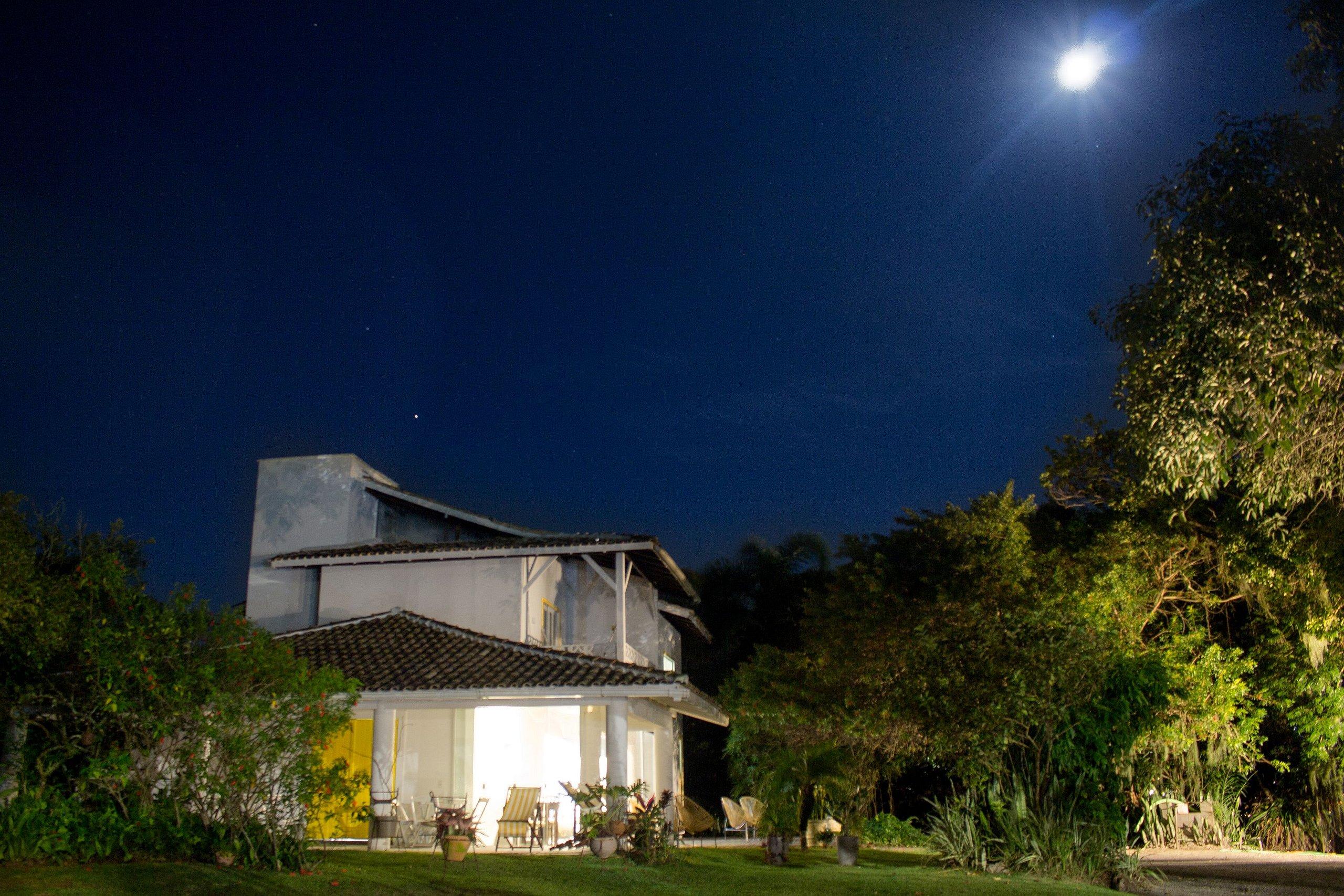 image-housing-carousel