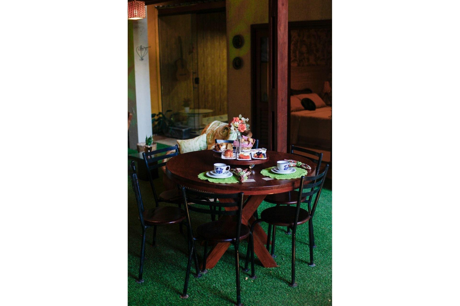 image-housing-carousel
