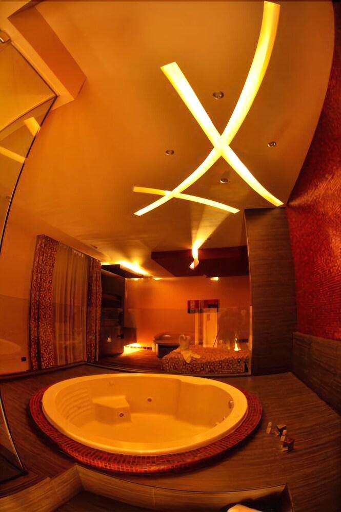 image-housing-carousel