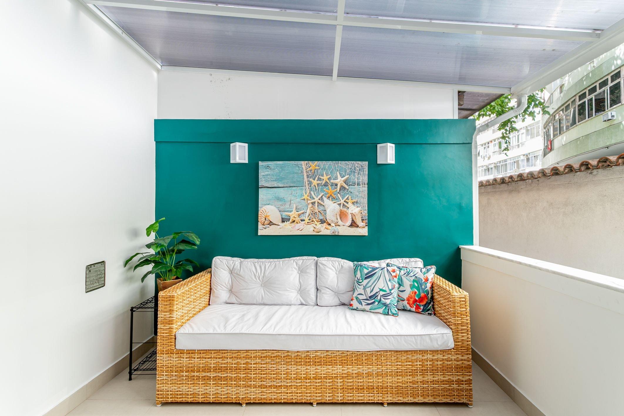 image-housing-carousel