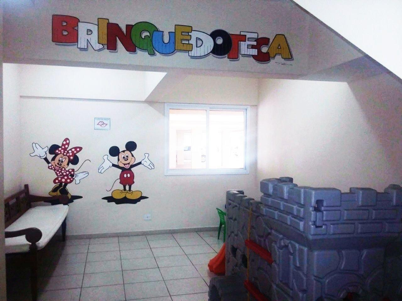 image-housing-carousel