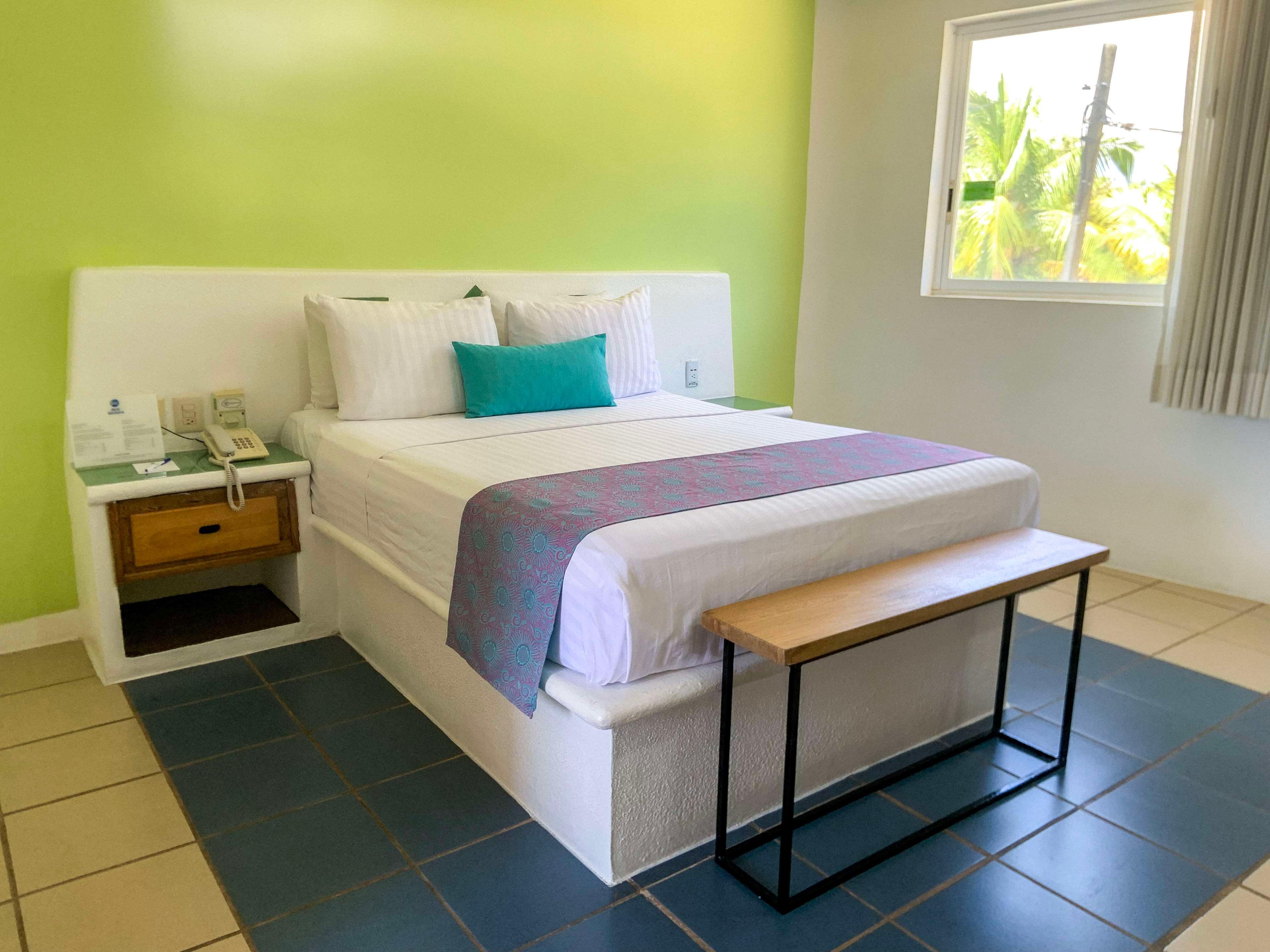 1 King Bed Non-Smoking Wi-Fi