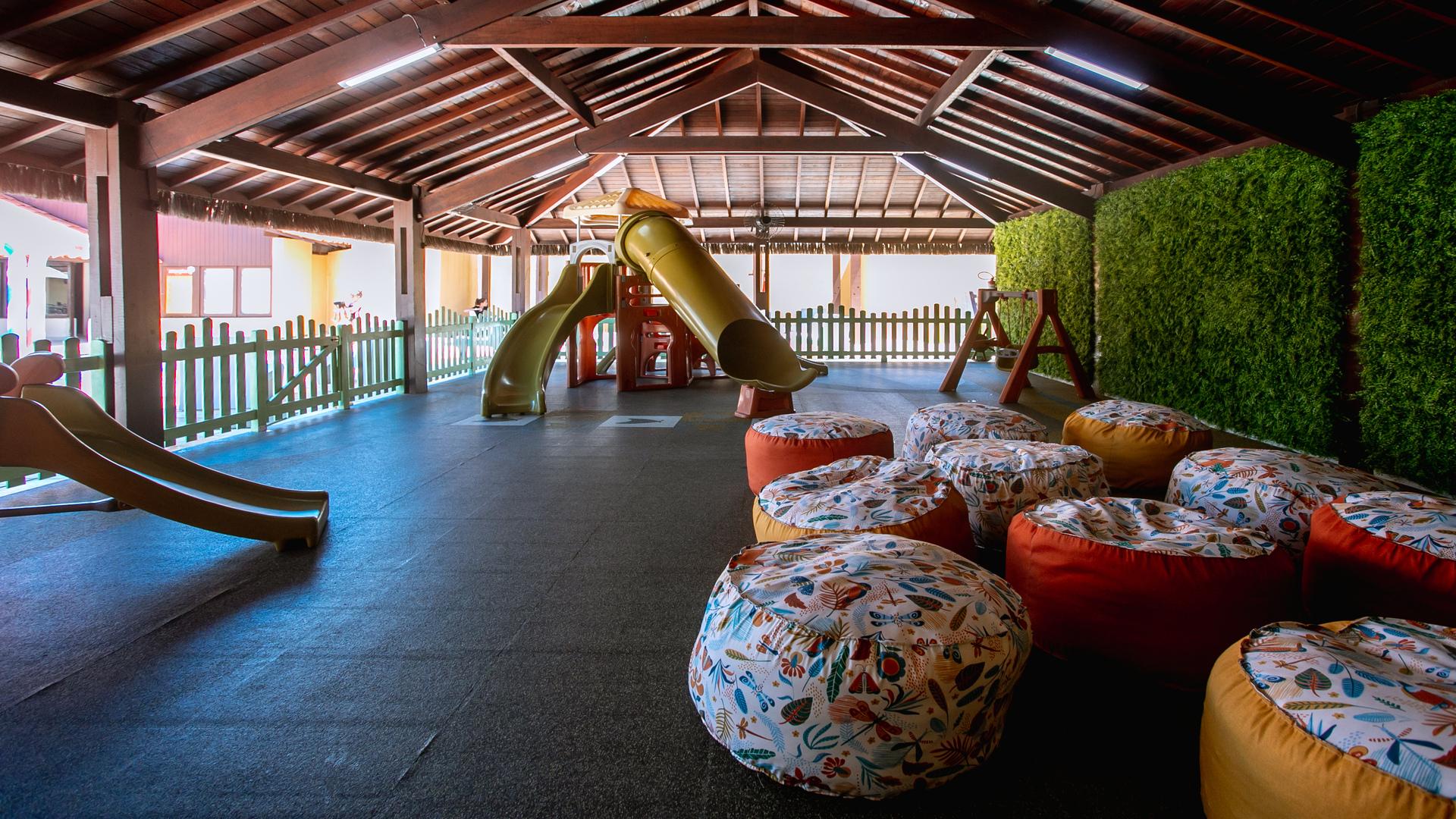 image-housing-carousel