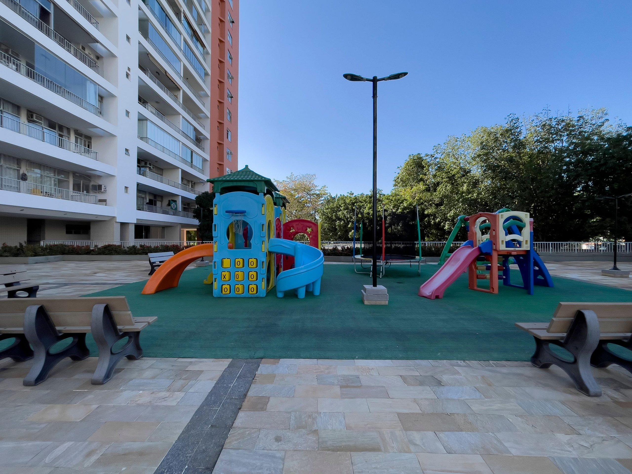image-housing-carousel