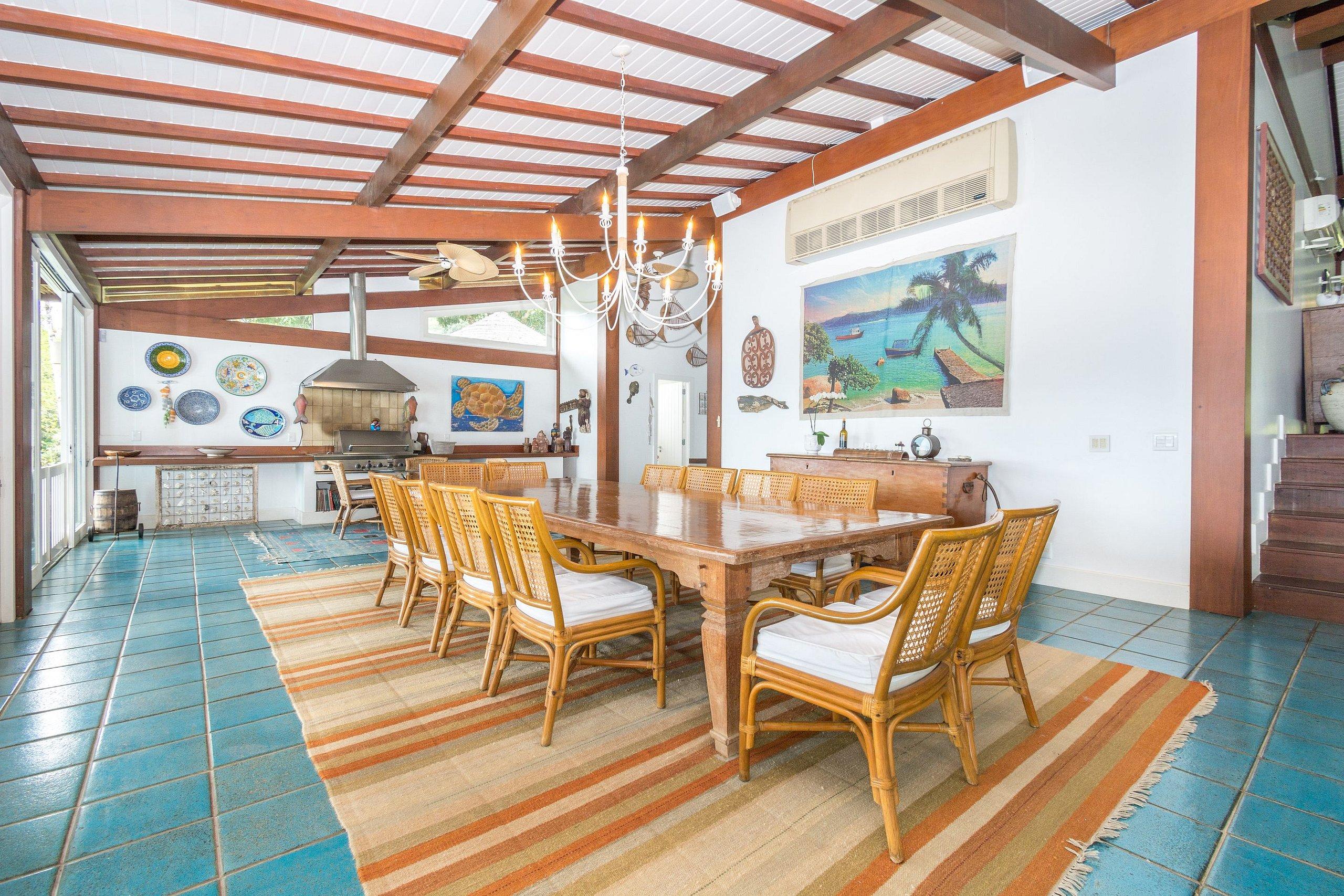 image-housing-carousel