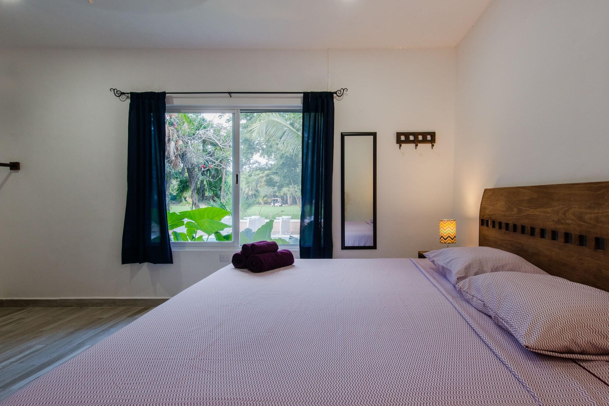 Estudio estándar, 1 cama King size, cocina, vista a la piscina