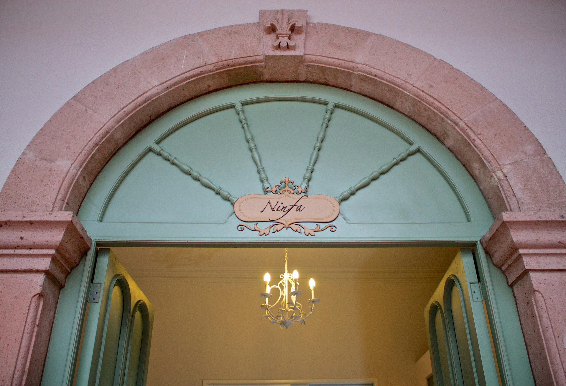 image-housing-carousel