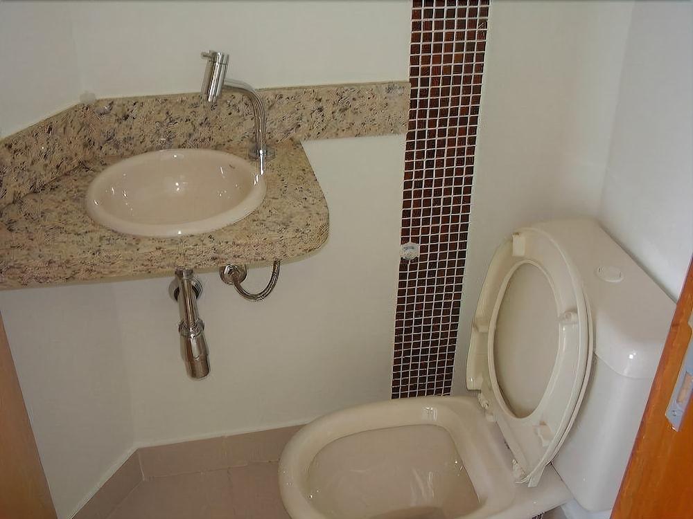 image-housing-carousel