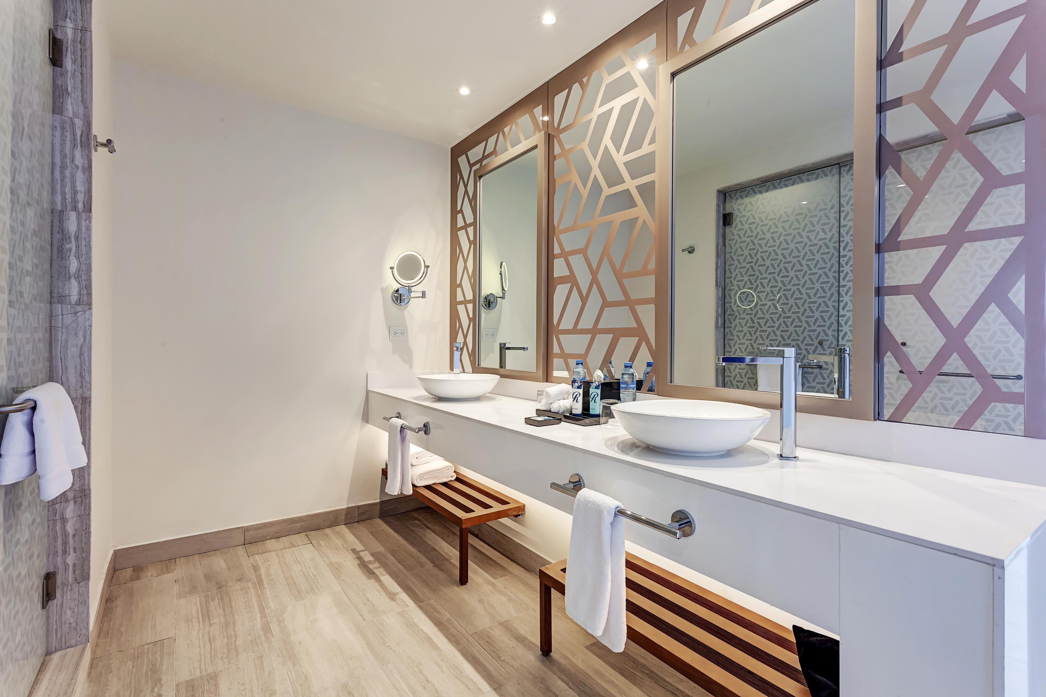 Suite Estándar con Vista al Lago