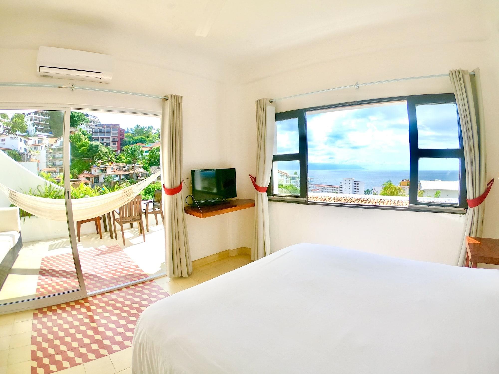 Deluxe Room with Balcony and Ocean View
