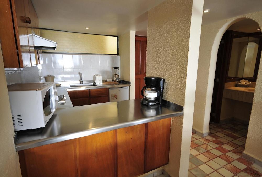 image-housing-carousel