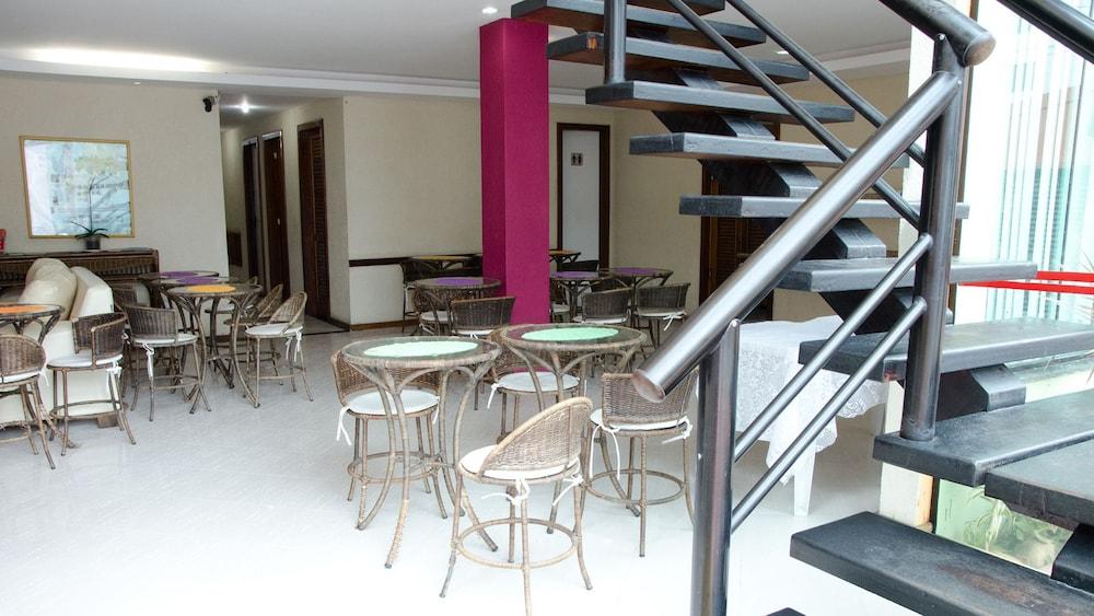 image-housing-carousel
