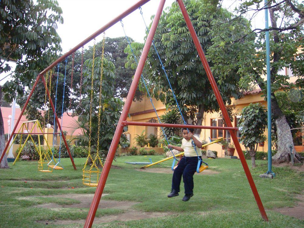 image-housing-carousel