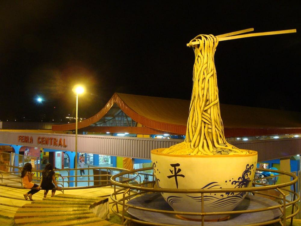 image-housing-carousel