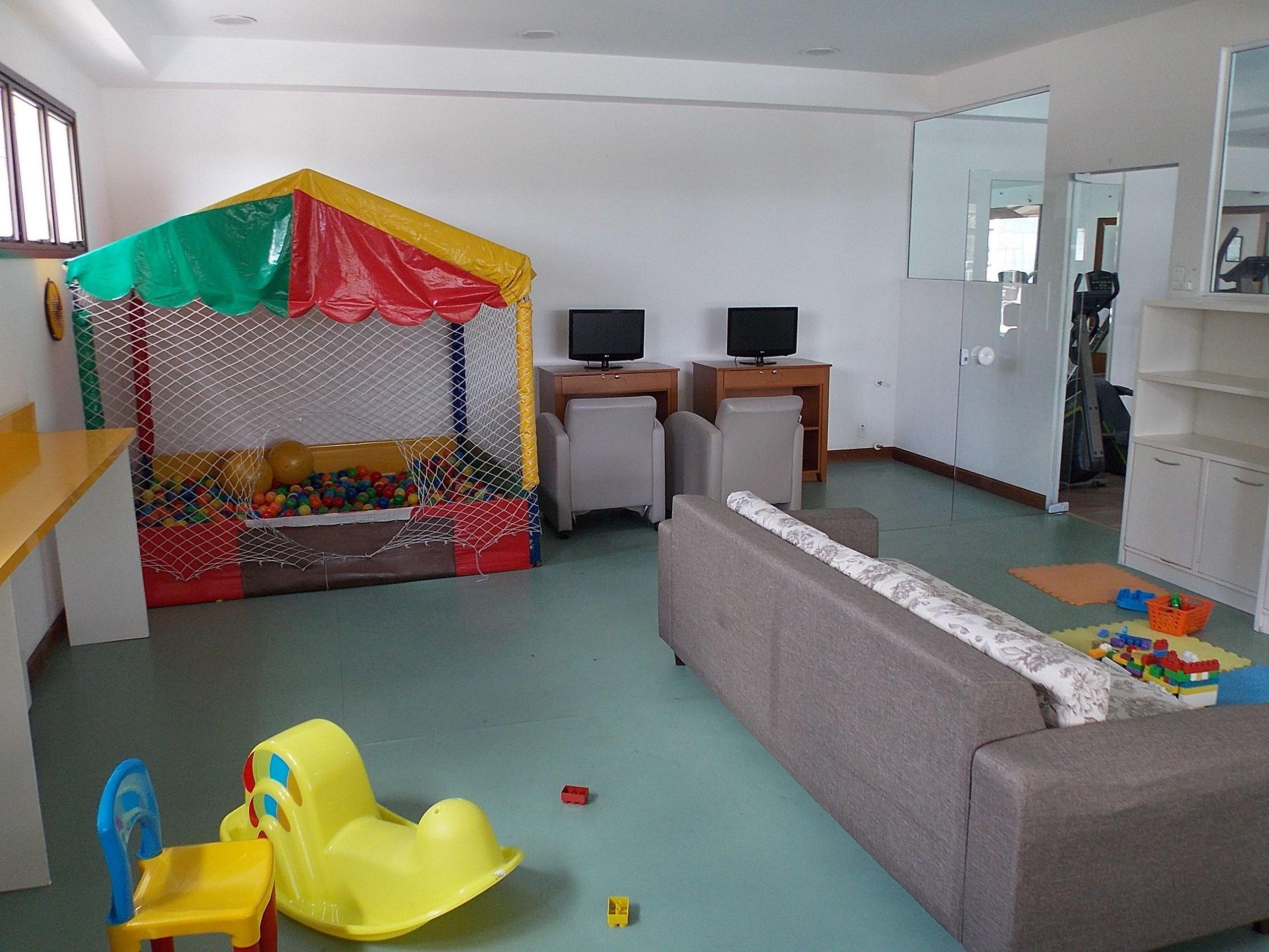 image-housing-carousel