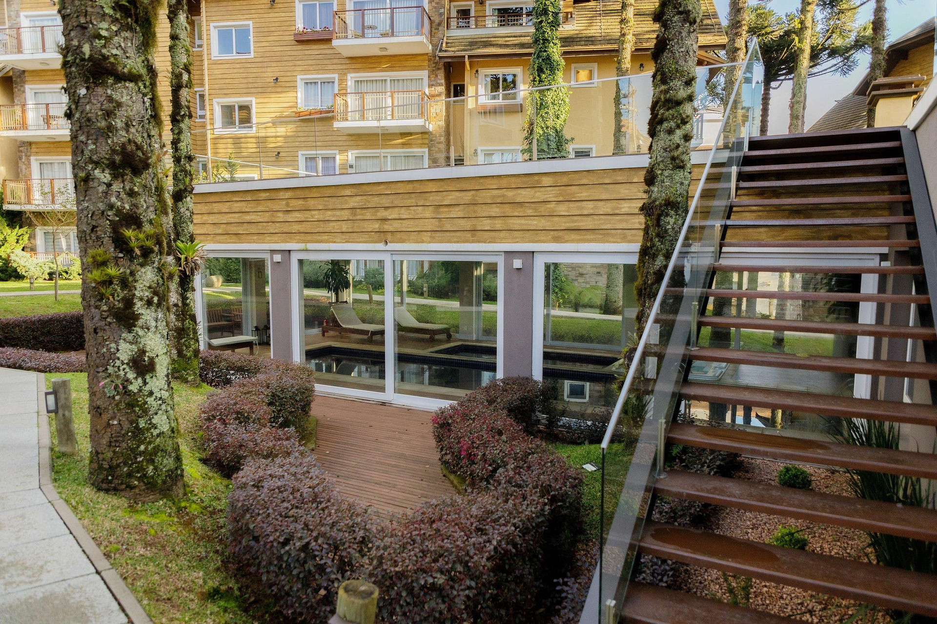 image-housing-carousel