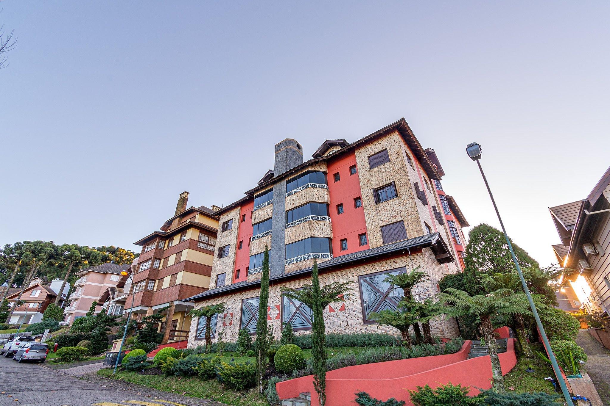 image-housing-carousel