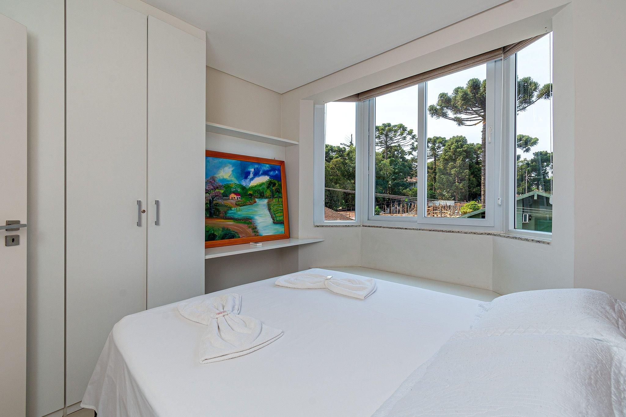image-housing-carousel