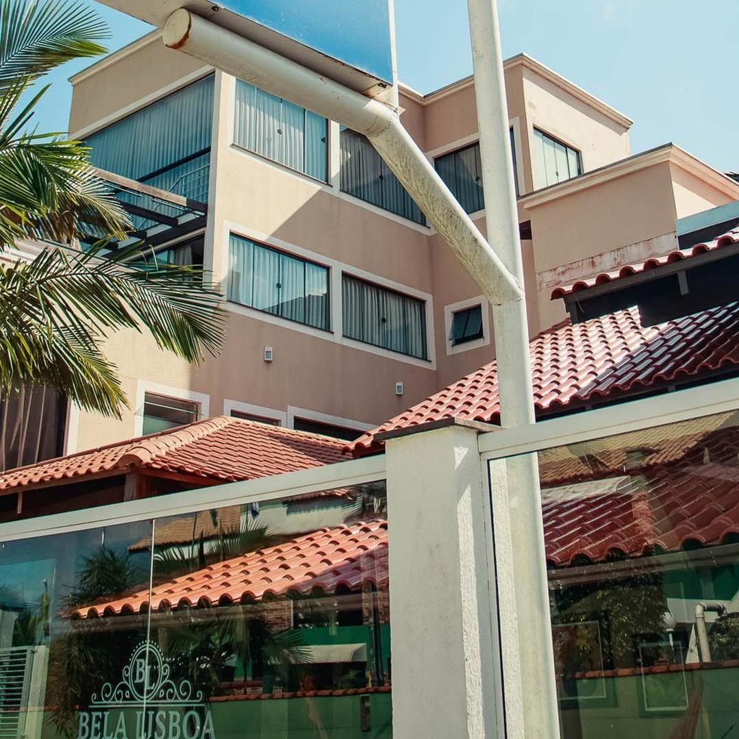 image-housing-carousel