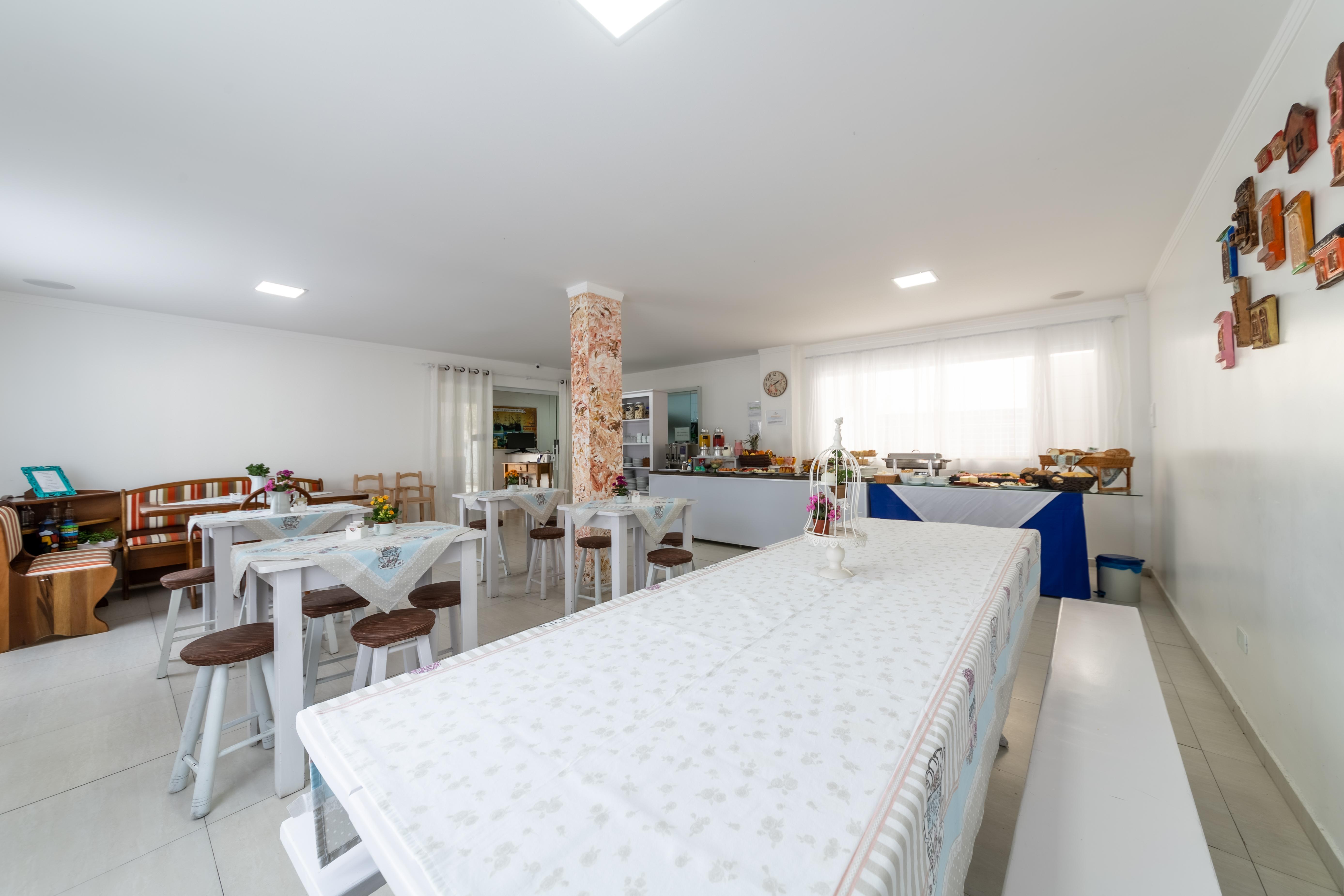 image-housing-carousel