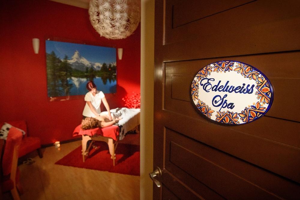 image-housing-carousel