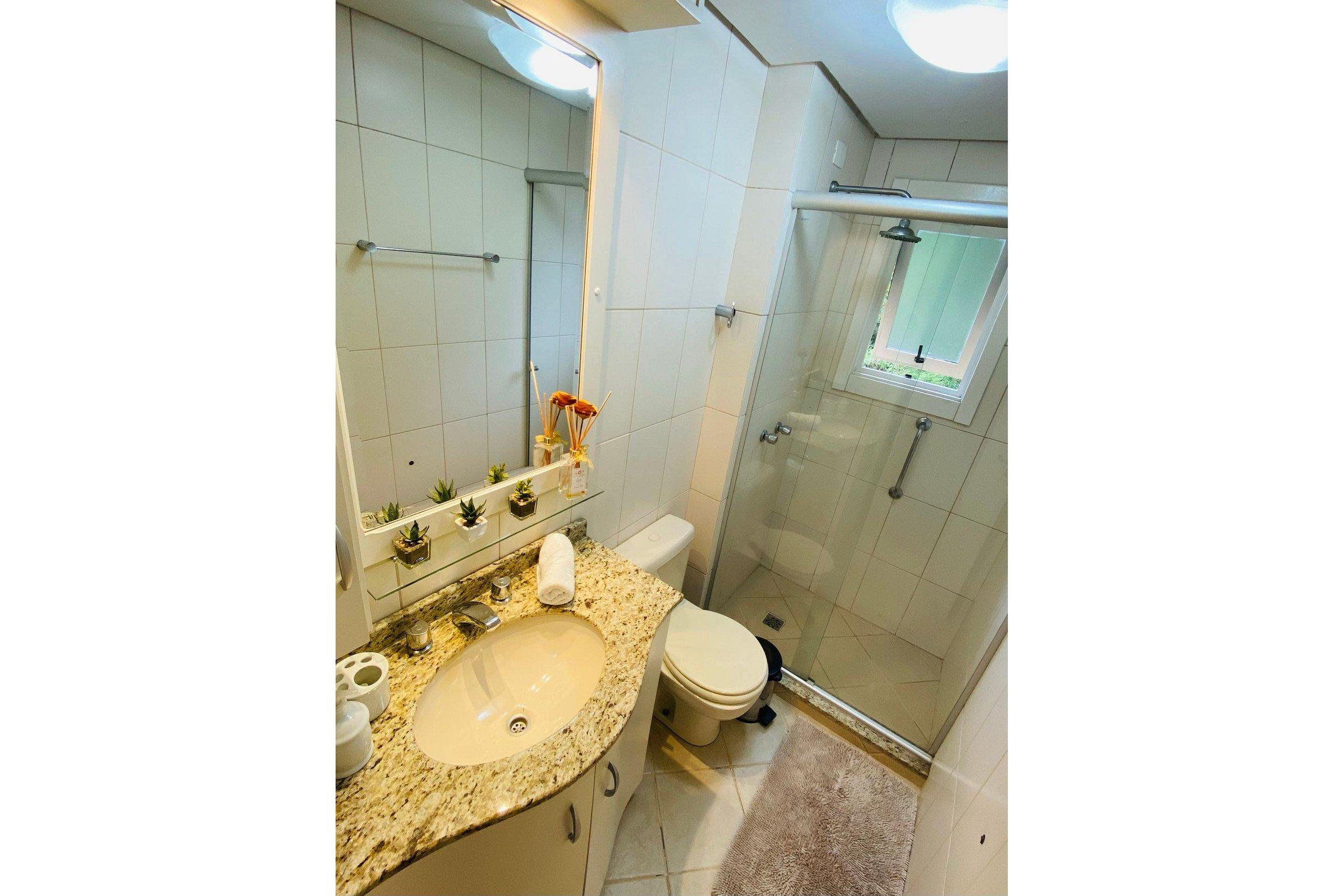 image-housing-carousel