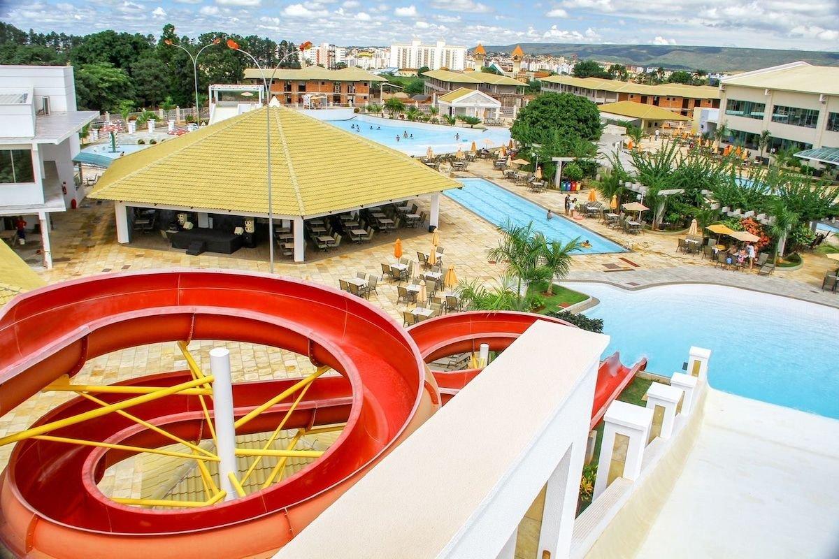 image-housing-carousel