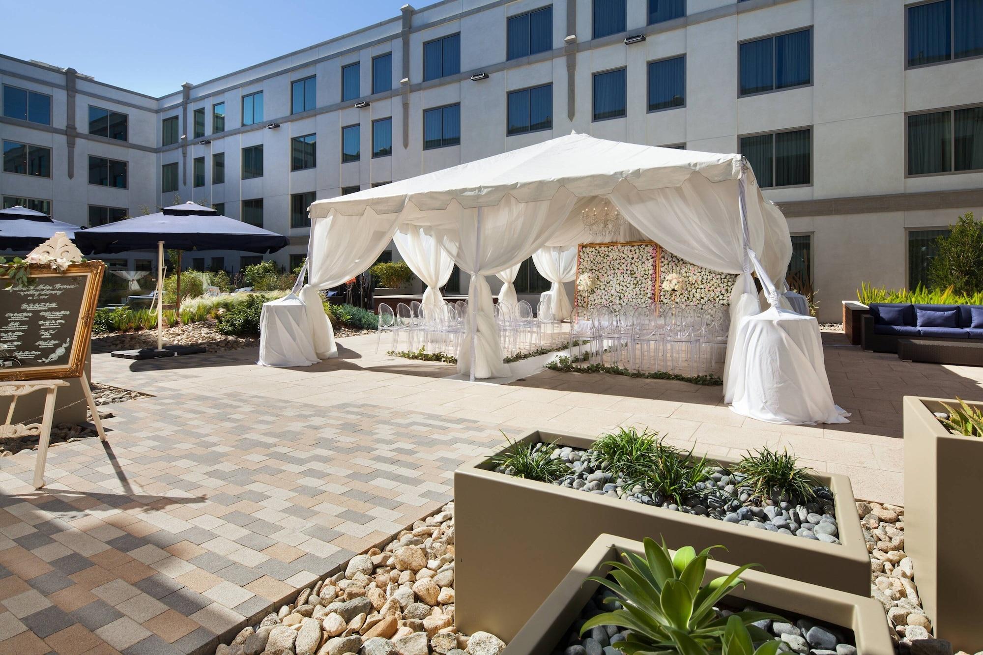 image-housing-carousel
