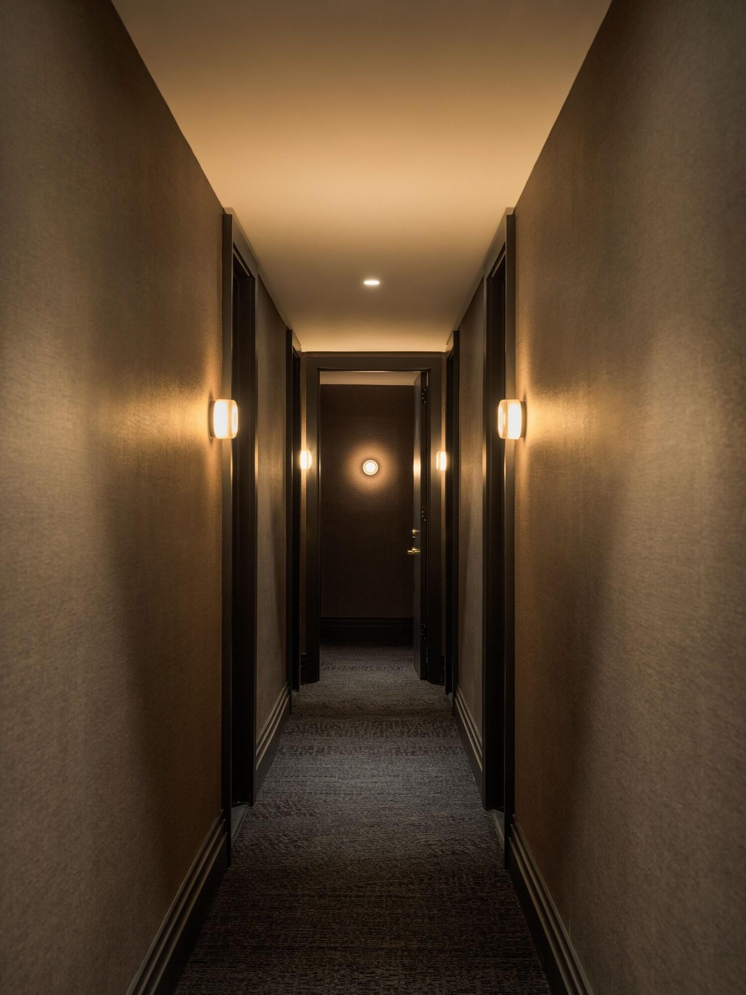 image-housing-carousel