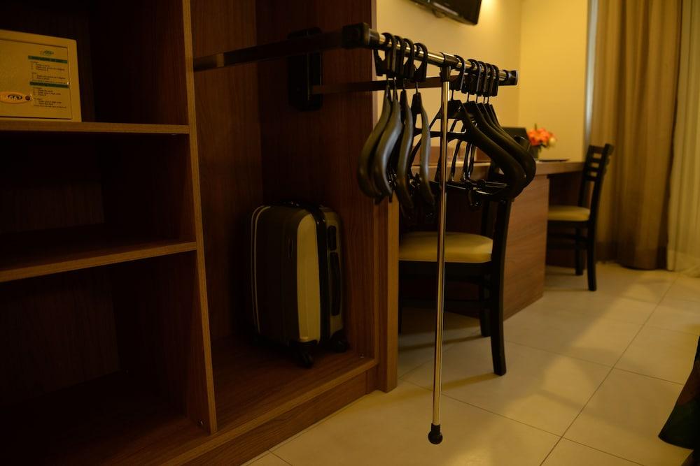 image-housing-carousel