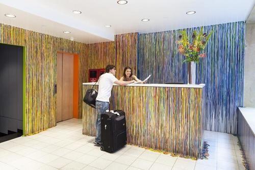 image-housing-carousel