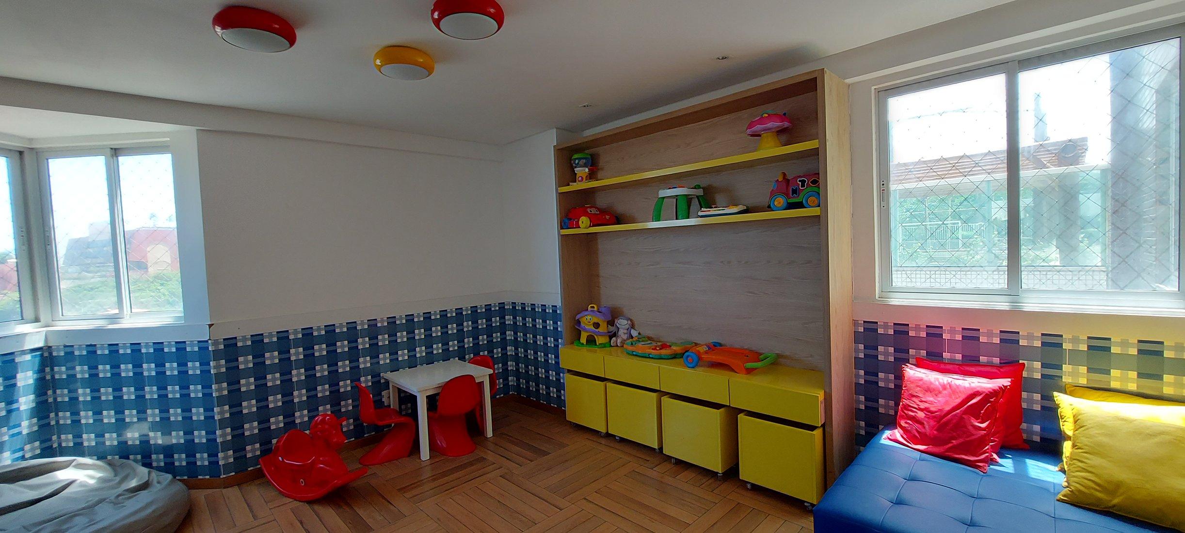 image-housing-carousel