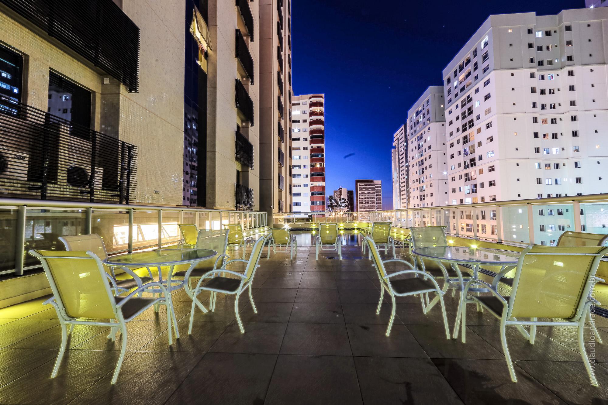 image-housing-carousel