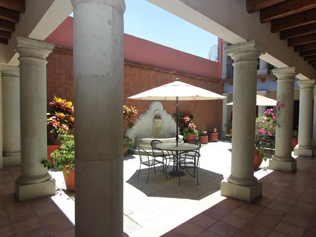 image-housing-carousel