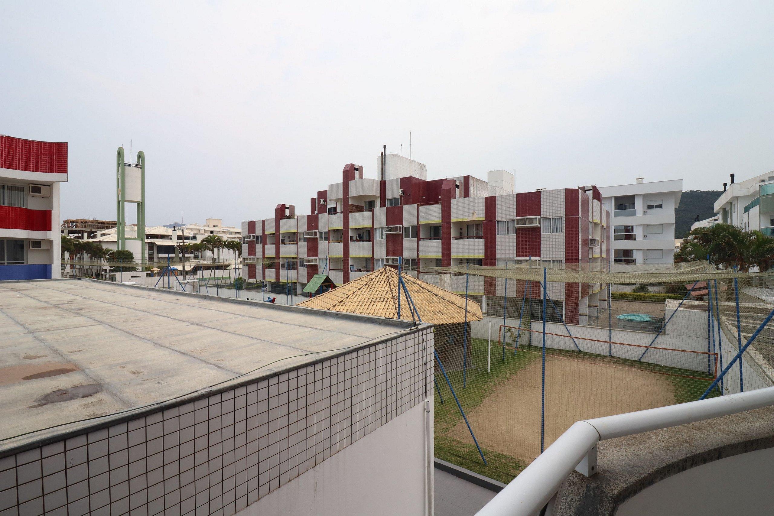 image-housing-carousel