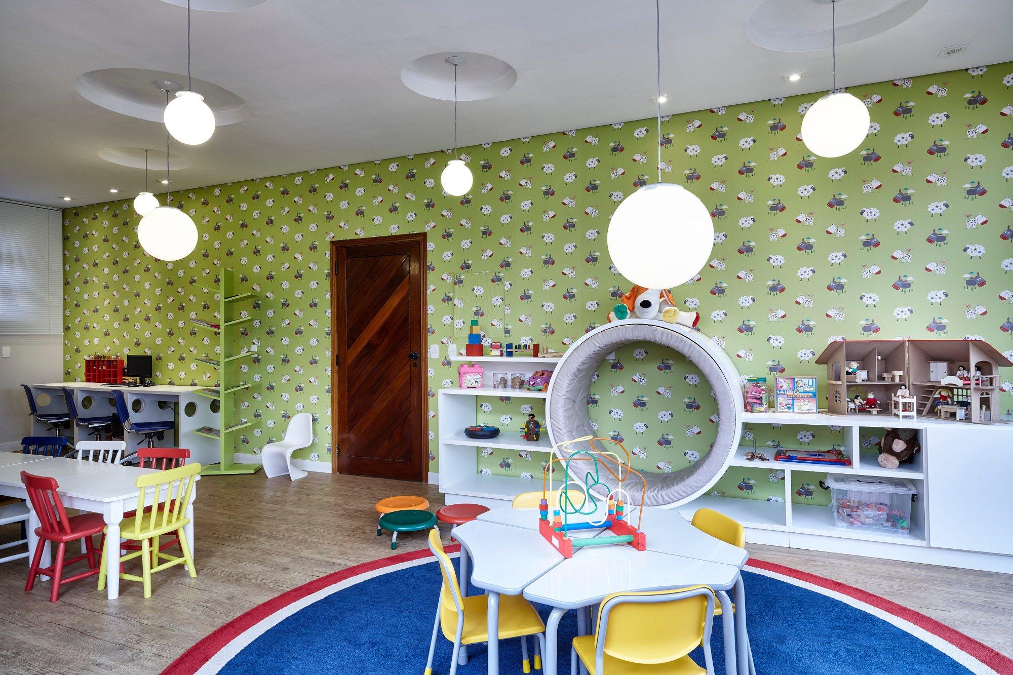 image-housing-carousel