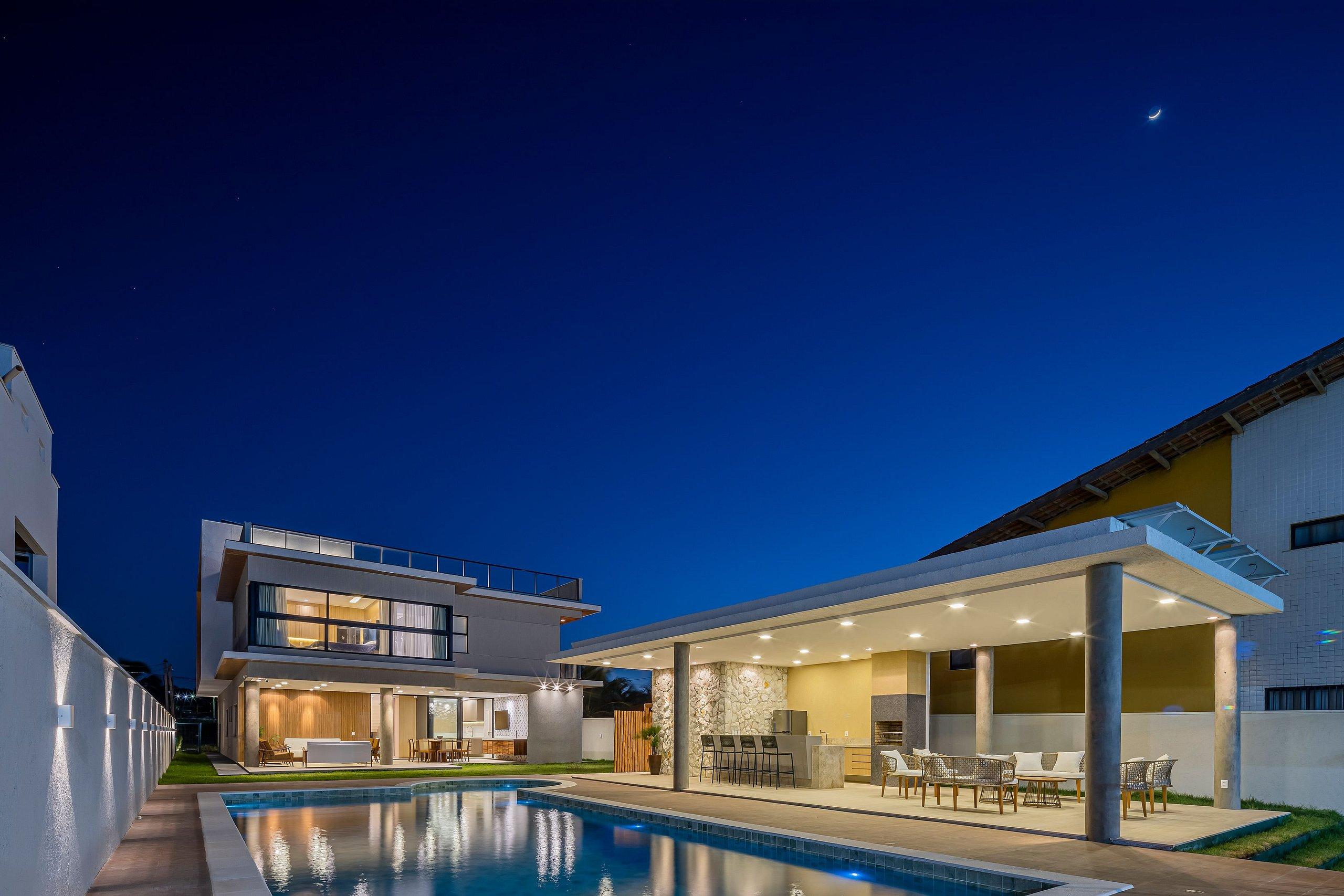 image-housing-carousel
