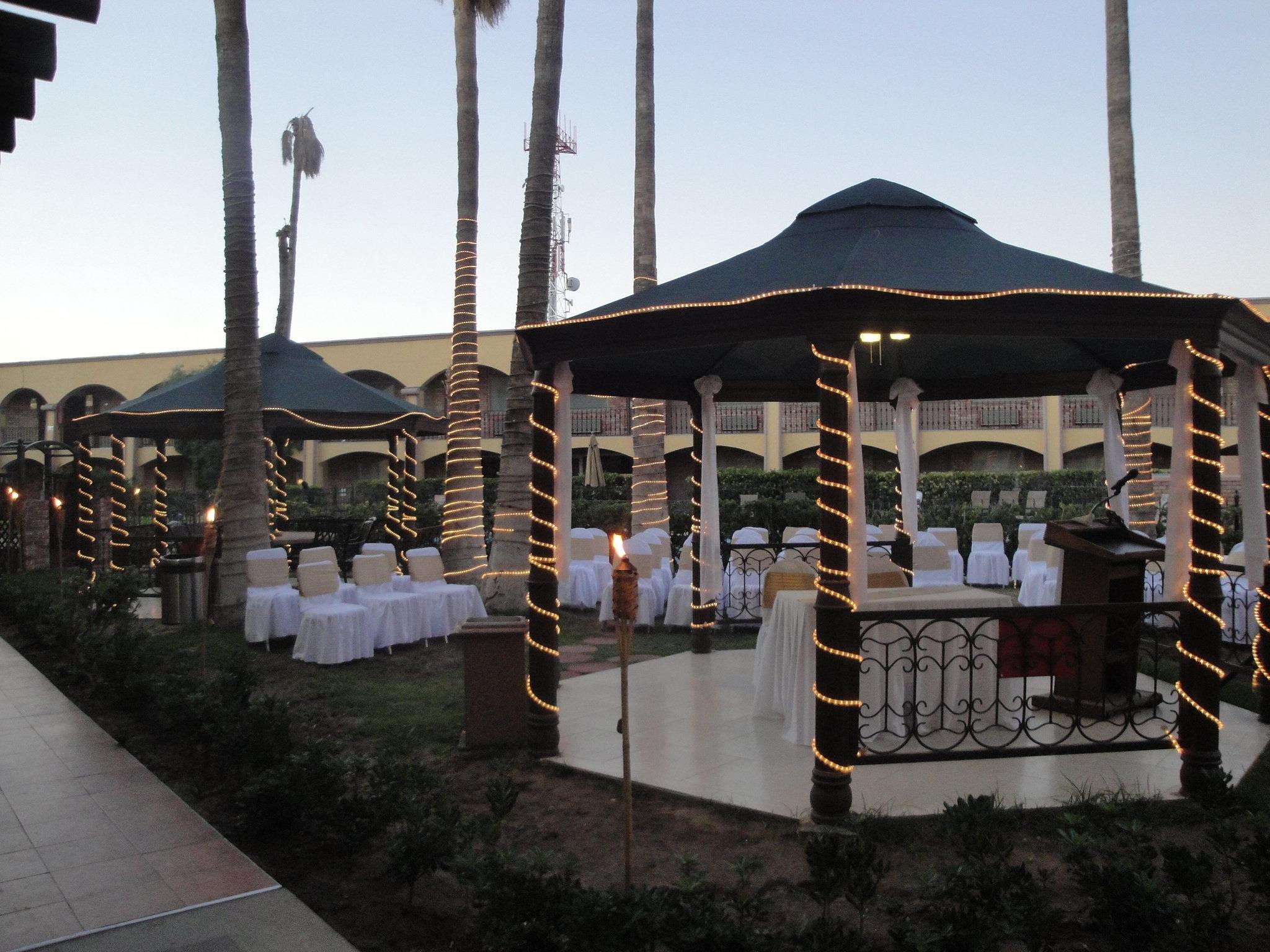 image-housing-carousel
